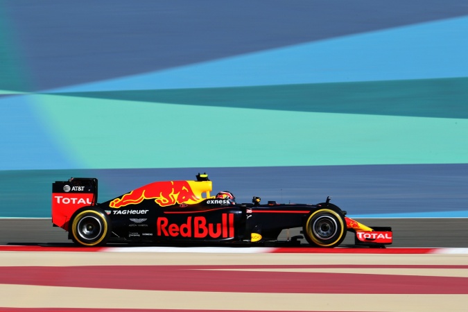 Photo: Daniil Kvyat - Red Bull Racing - Red Bull RB12 - TAG