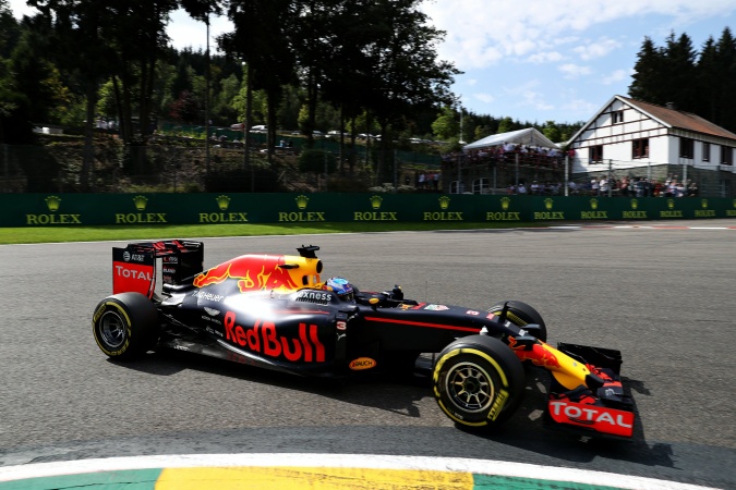 Photo: Daniel Ricciardo - Red Bull Racing - Red Bull RB12 - TAG