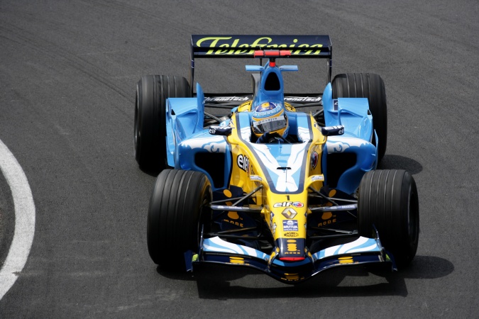 Photo: Fernando Alonso - Renault F1 Team - Renault R26