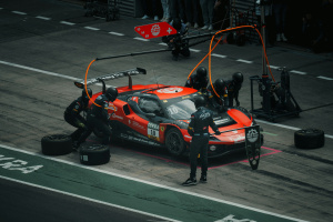 Vom Rennsport zur Straße – Was Ihre Werkstatt von der DTM lernen kann