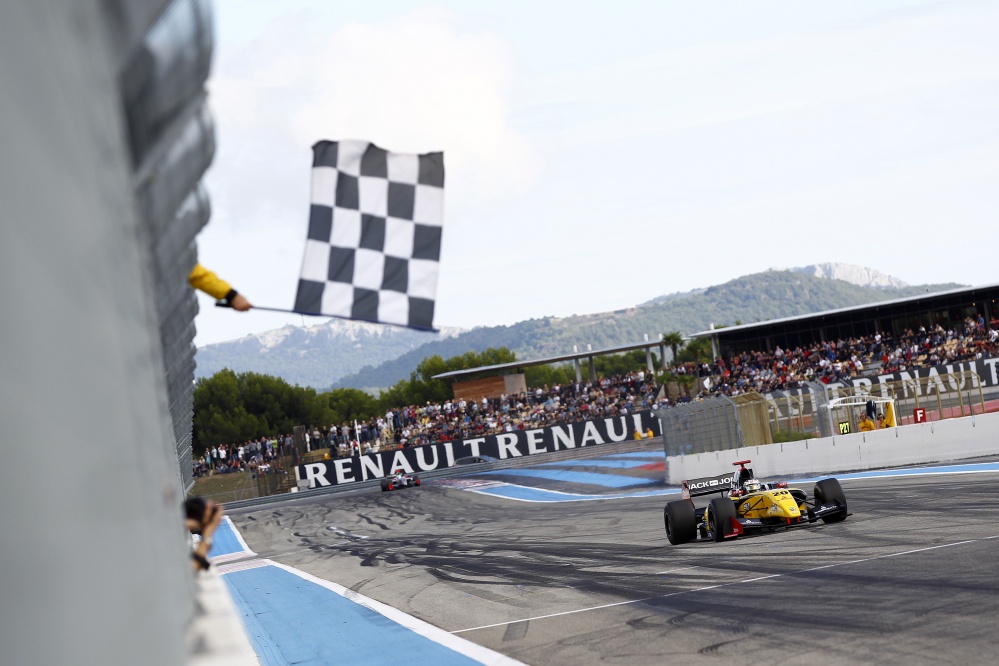 Photo: Renault Worldseries, 2013, LeCastellet, Magnussen, Sieg