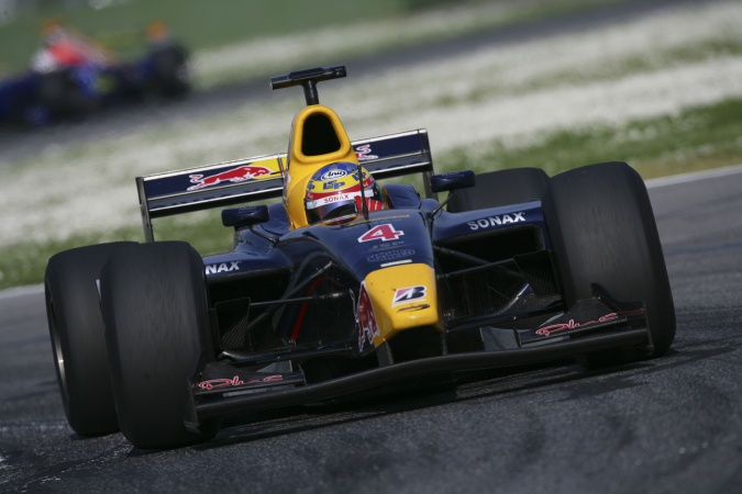 Photo: Nicolas Lapierre - Arden International - Dallara GP2/05 - Renault