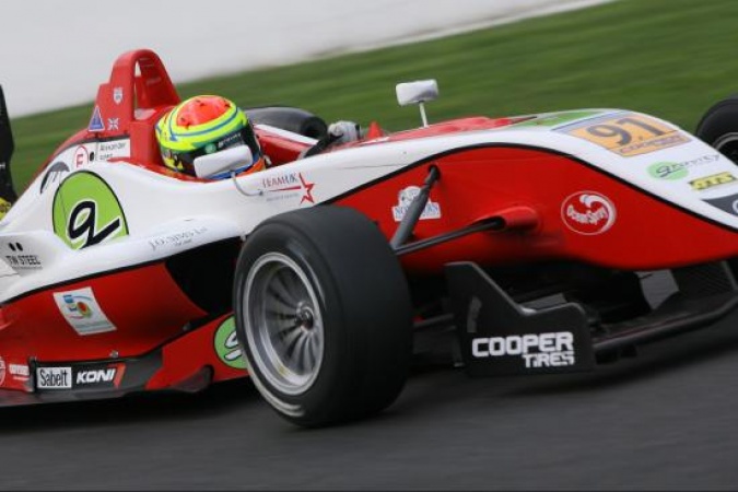 Photo: Alexander Sims - ART Grand Prix - Dallara F308 - AMG Mercedes