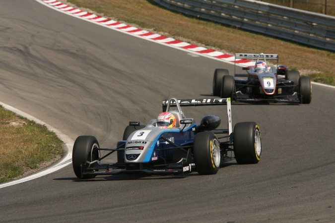 Photo: Kamui Kobayashi - ASM - Dallara F305 - AMG Mercedes