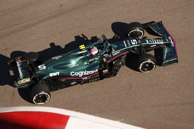 Photo: Sebastian Vettel - Aston Martin F1 Team - Aston Martin AMR21