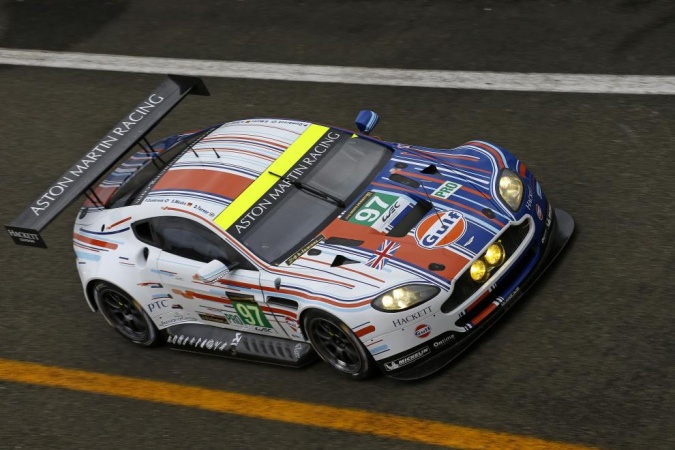 Photo: Peter DumbreckStefan MückeDarren Turner - Aston Martin Racing - Aston Martin V8 Vantage GT2