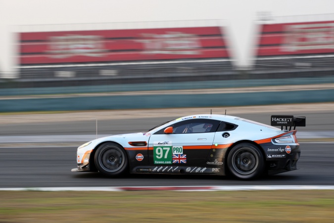 Photo: Stefan Mücke - Aston Martin Racing - Aston Martin V8 Vantage GT2