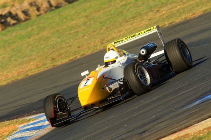 Photo: Ray Chamberlain - Astuti Motorsport - Dallara F305 - Sodemo Renault