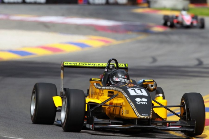 Photo: Chris Vlok - Astuti Motorsport - Dallara F305 - Sodemo Renault