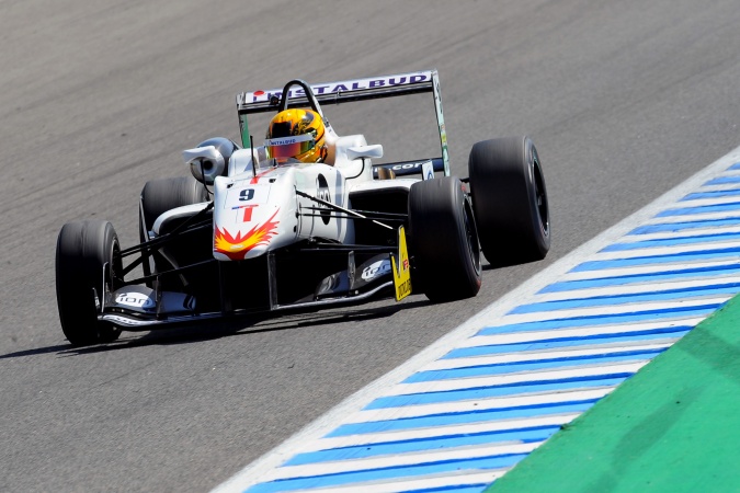 Photo: Artur Janosz - Campos Racing - Dallara F312 - Toyota