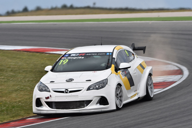 Photo: Oscar Nogues - Campos Racing - Opel Astra OPC TCR