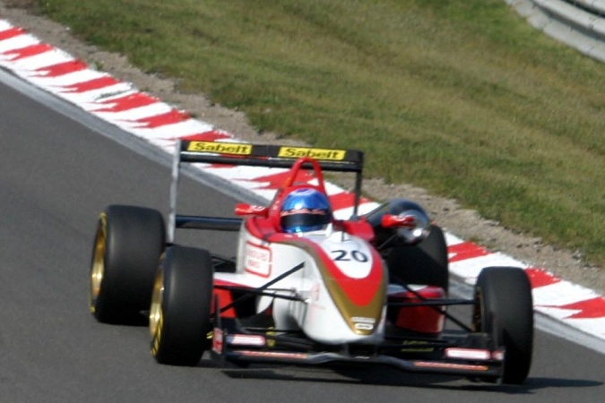 Photo: Clivio Piccione - Carlin Motorsport - Dallara F302 - Mugen Honda