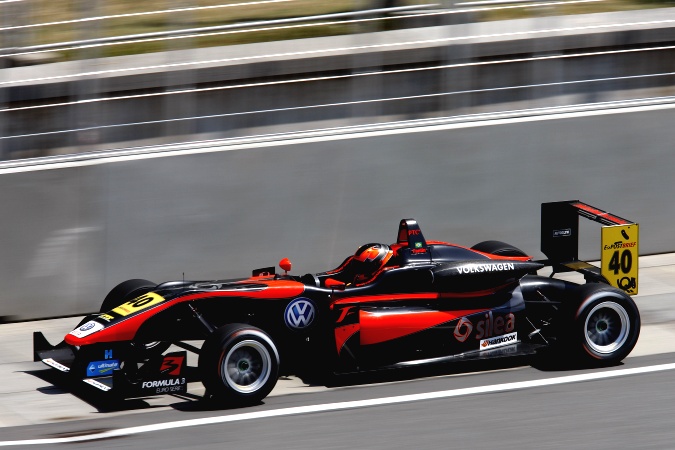 Photo: Pietro Fantin - Carlin Motorsport - Dallara F302 - Spiess Opel