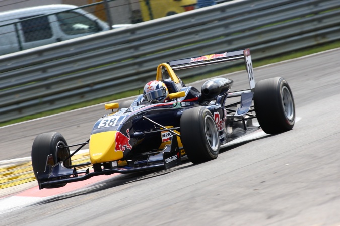 Photo: Jaime Alguersuari - Carlin Motorsport - Dallara F308 - AMG Mercedes