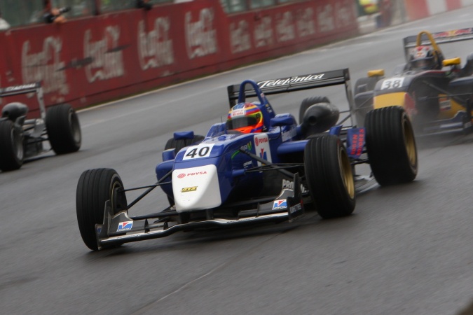 Photo: Rodolfo Gonzalez - Carlin Motorsport - Dallara F308 - AMG Mercedes