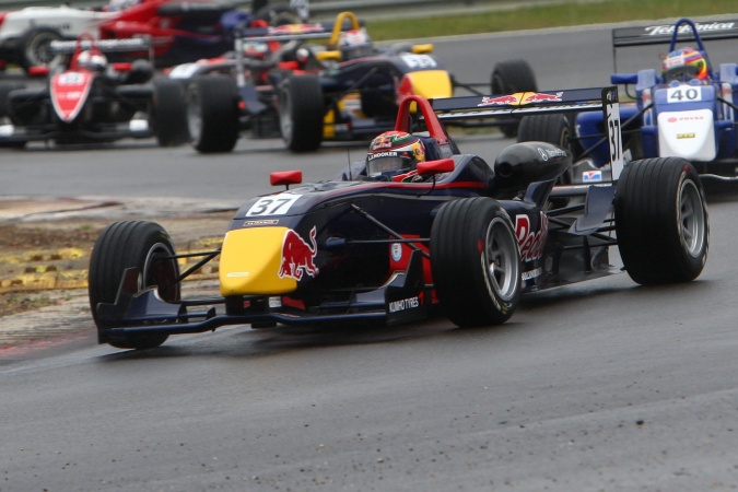 Photo: Brendon Hartley - Carlin Motorsport - Dallara F308 - AMG Mercedes