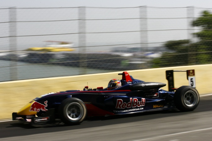 Photo: Brendon Hartley - Carlin Motorsport - Dallara F308 - AMG Mercedes