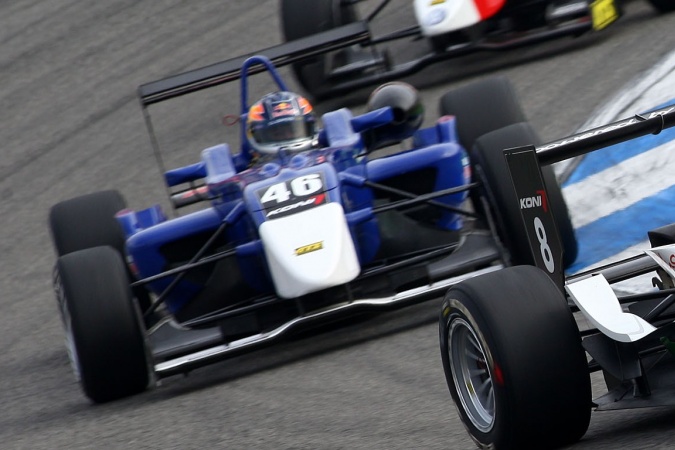 Photo: Oliver Oakes - Carlin Motorsport - Dallara F308 - AMG Mercedes