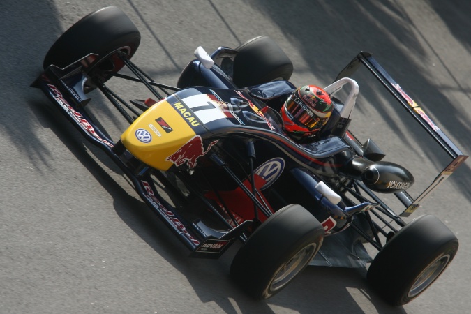 Photo: Brendon Hartley - Carlin Motorsport - Dallara F308 - Volkswagen