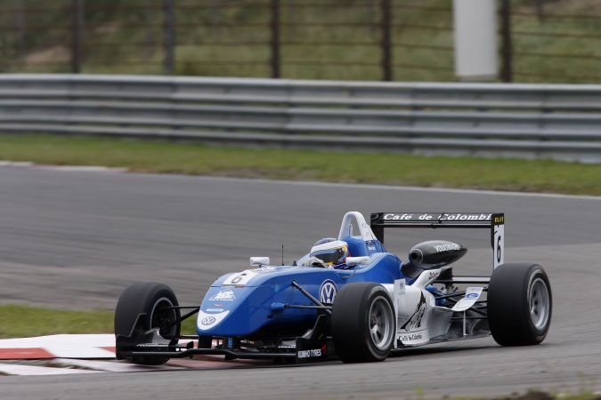 Photo: Carlos Huertas - Carlin Motorsport - Dallara F308 - Volkswagen