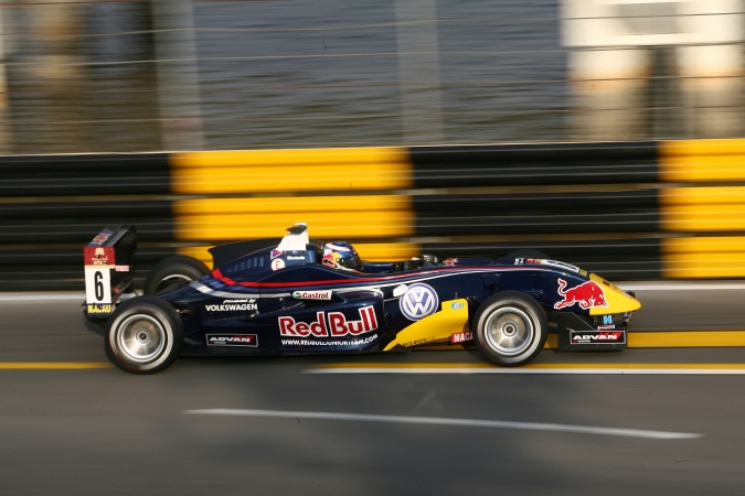 Photo: Daniel Ricciardo - Carlin Motorsport - Dallara F308 - Volkswagen