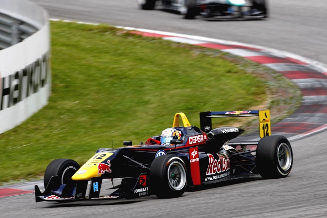 Photo: Carlos jr. Sainz - Carlin Motorsport - Dallara F312 - Volkswagen