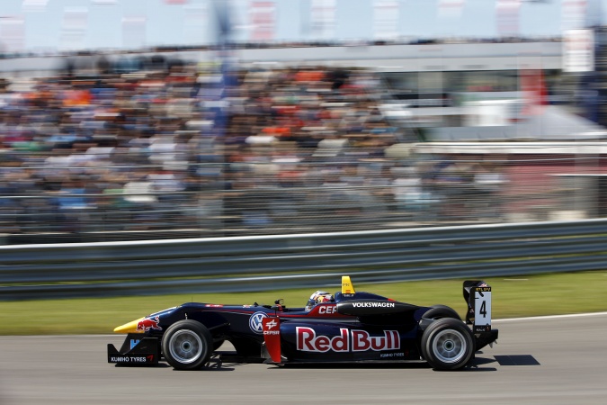 Photo: Carlos jr. Sainz - Carlin Motorsport - Dallara F312 - Volkswagen