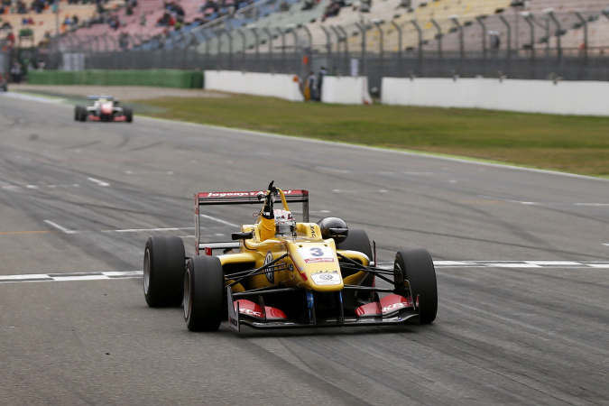 Photo: Daniel Ticktum - Carlin Motorsport - Dallara F312 - Volkswagen