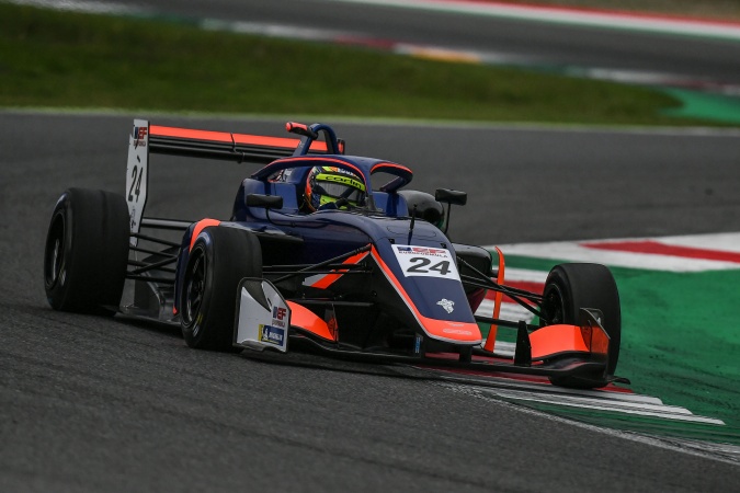 Photo: Benjamin Barnicoat - Carlin Motorsport - Dallara F320 - Spiess VW