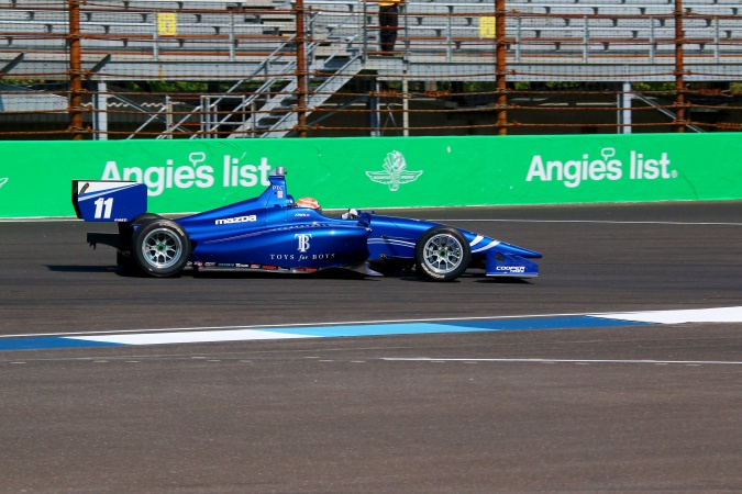 Photo: Edward Jones - Carlin Motorsport - Dallara IL15 - Mazda