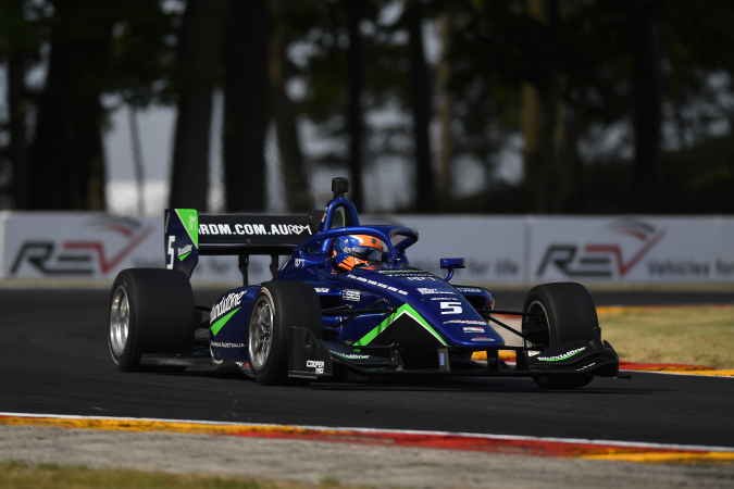 Photo: Alexander Peroni - Carlin Motorsport - Dallara IL15 - Mazda