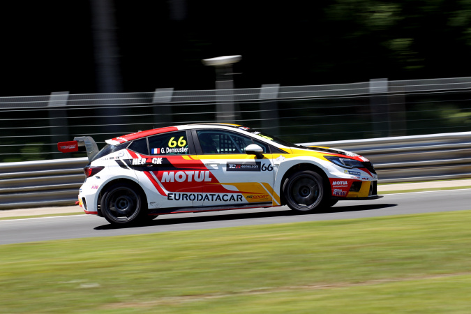 Photo: Grégoire Demoustier - DG Sport Compétition - Opel Astra OPC TCR