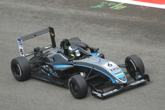 Photo: Scott Pye - Double R Racing - Dallara F308 - AMG Mercedes