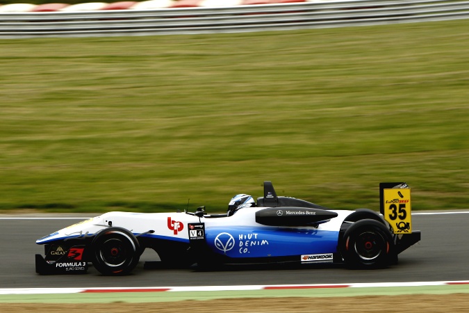 Photo: Geoff Uhrhane - Double R Racing - Dallara F312 - AMG Mercedes