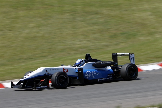 Photo: Geoff Uhrhane - Double R Racing - Dallara F312 - AMG Mercedes