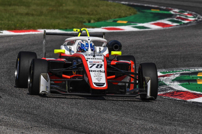 Photo: Nico Pino - Drivex - Dallara F320 - HWA Mercedes