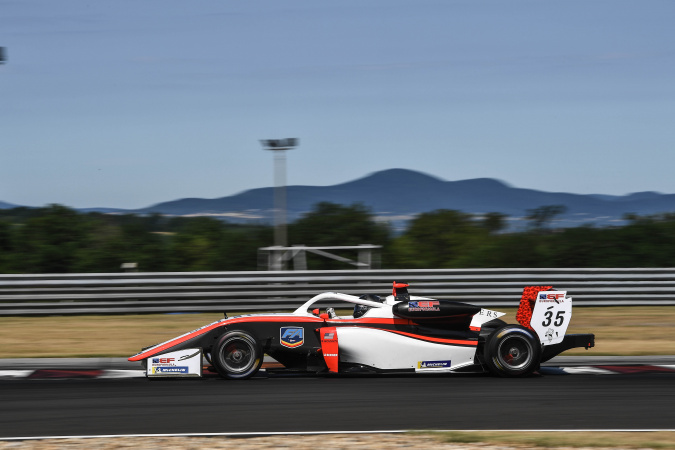 Photo: Enzo Scionti - Drivex - Dallara F320 - HWA Mercedes