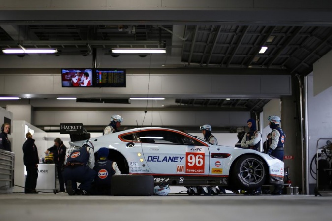 Photo: Jonathan Adam - Gulf Racing - Aston Martin V8 Vantage GT2