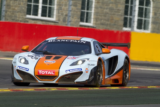 Photo: Jamie Campell-WalterStuart HallRoald Goethe - Gulf Racing - McLaren MP4-12C GT3