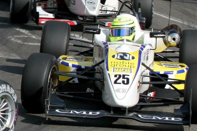 Photo: Danny Watts - Hitech Racing - Dallara F302 - Sodemo Renault