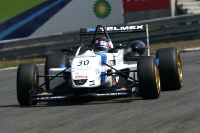 Photo: Salvador Duran - Hitech Racing - Dallara F305 - AMG Mercedes