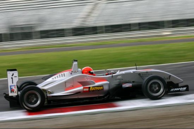 Photo: Max Chilton - Hitech Racing - Dallara F308 - AMG Mercedes