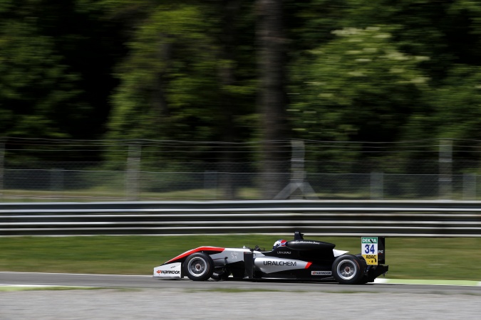 Photo: Jake Hughes - Hitech Racing - Dallara F312 - AMG Mercedes