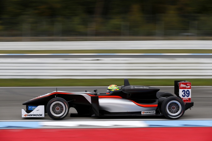 Photo: Alexander Sims - Hitech Racing - Dallara F312 - AMG Mercedes