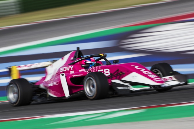 Photo: Sarah Bovy - Hitech Racing - Tatuus F3 T-318 - Alfa Romeo