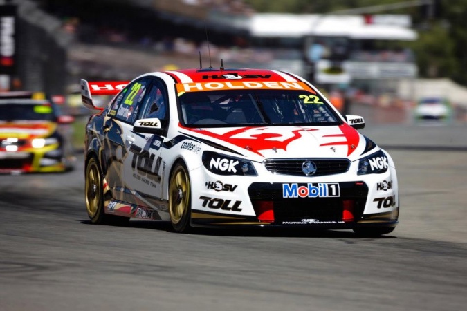 Photo: James Courtney - Walkinshaw Racing - Holden Commodore VF