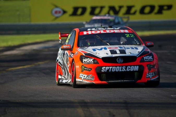 Photo: Russell Ingall - Walkinshaw Racing - Holden Commodore VF
