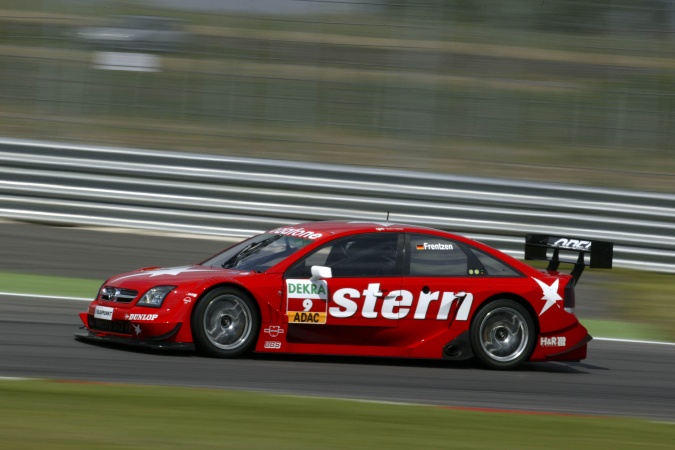 Photo: Heinz-Harald Frentzen - Holzer Rennsport - Opel Vectra GTS DTM (2004)