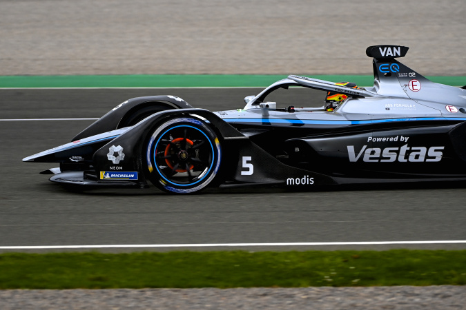 Photo: Stoffel Vandoorne - HWA Racelab - Spark SRT 05E - Mercedes