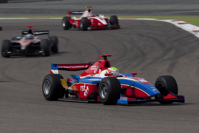 Photo: Oliver Turvey - iSport International - Dallara GP2/05 - Renault